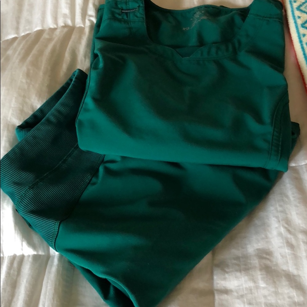 Hunter green Cherokee infinity scrub set